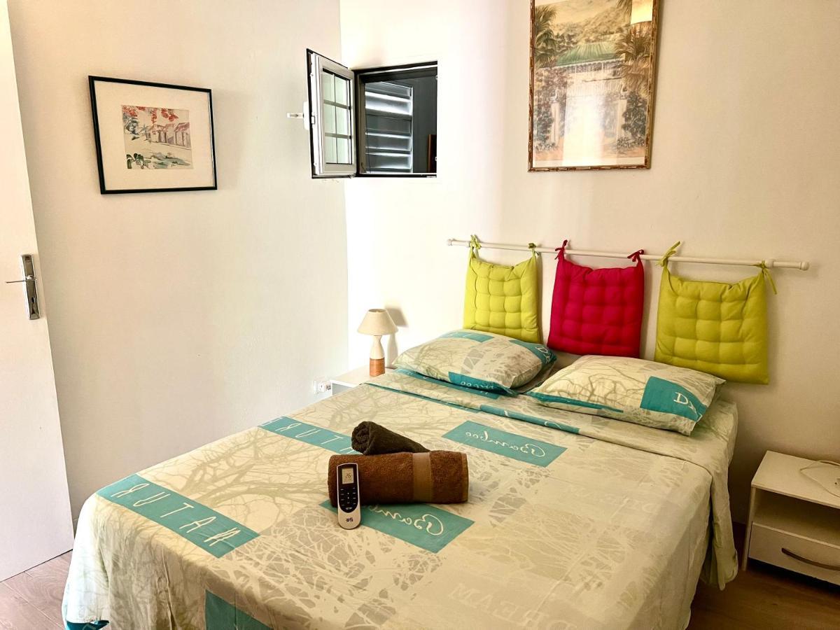 Ti Cabanon. Appartement Vue Mer A Deshaies. Екстериор снимка